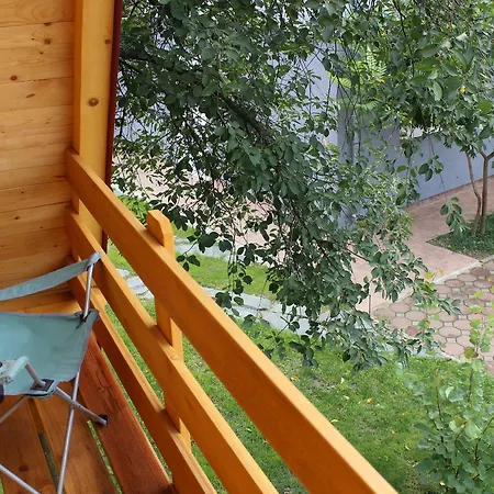 Garden Apartment *