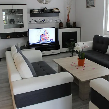 Garden Apartment *